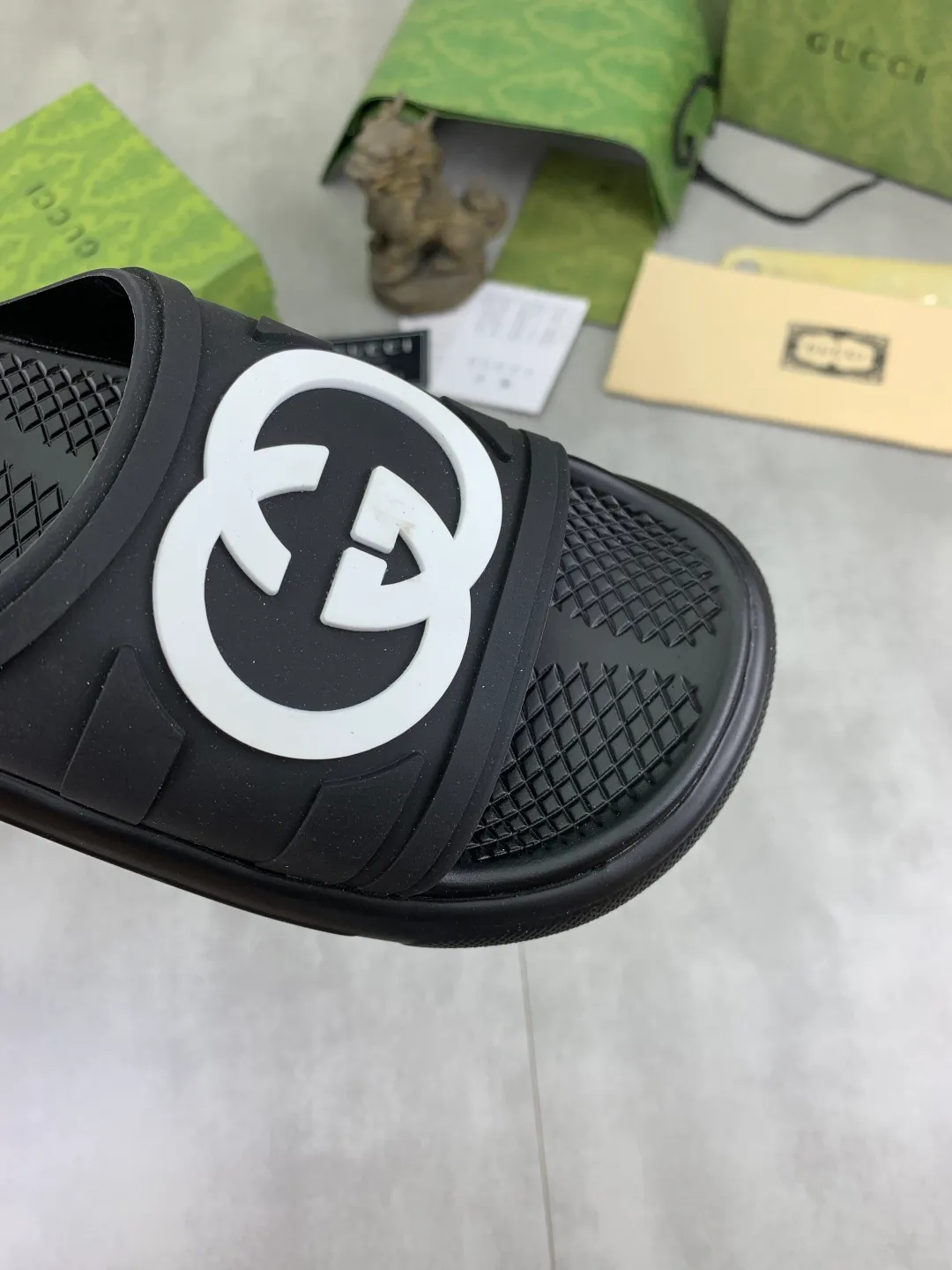Men's Men's Shoes 💰P300💰[New Style] High Version 🎁🎁🎁 GUCCI New Year of the Snake casual slippers, original official website, perfect workmanship, transmitting a kind of noble luxury, sublimating its definition of luxury in Gucci's high-end extraordinary craftsmanship. Original Gucci double G combination outsole, code number: 35-46, complete package